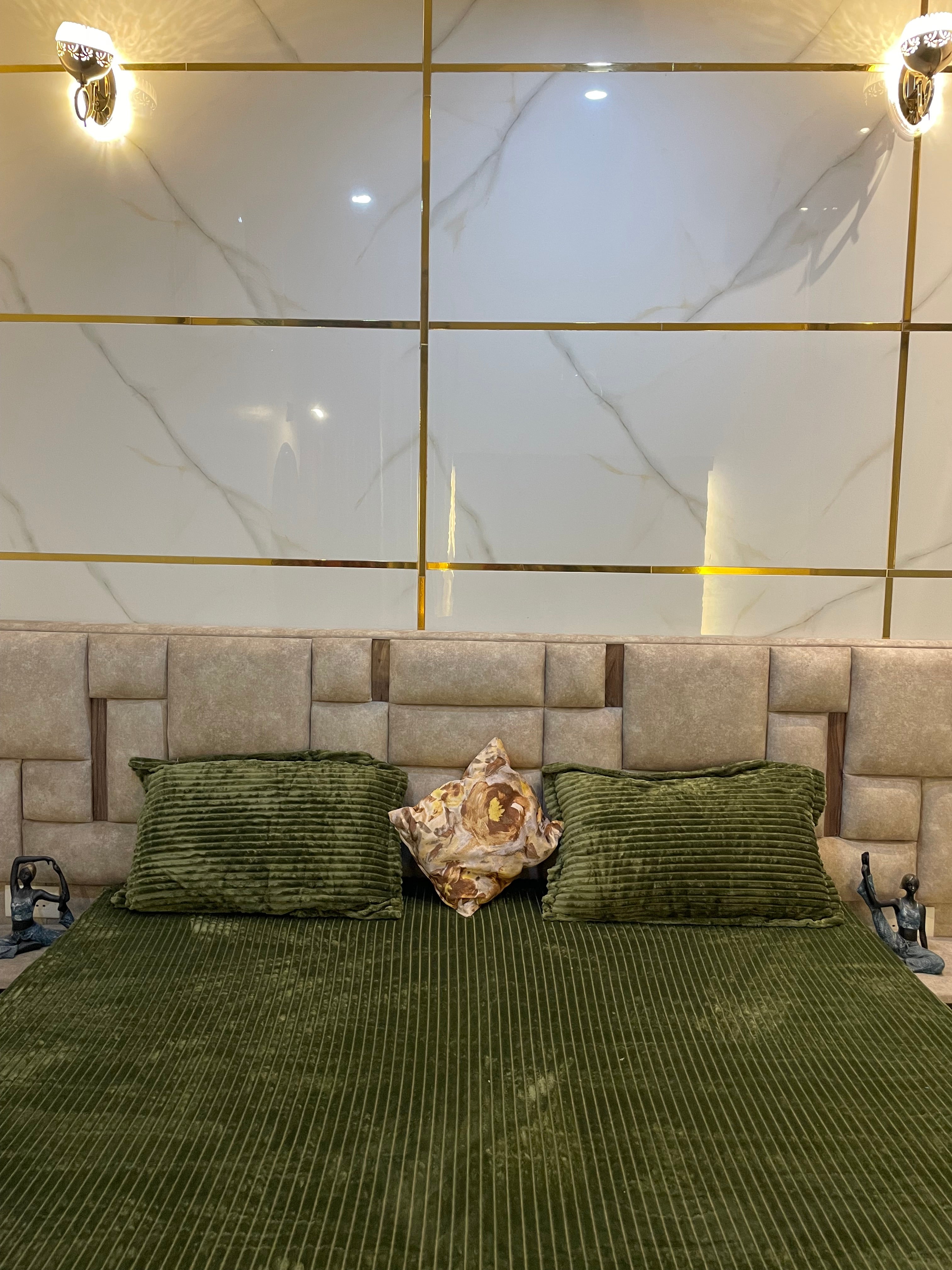 Olive Green Premium Velvet Elastic Fitted Bedsheet Set