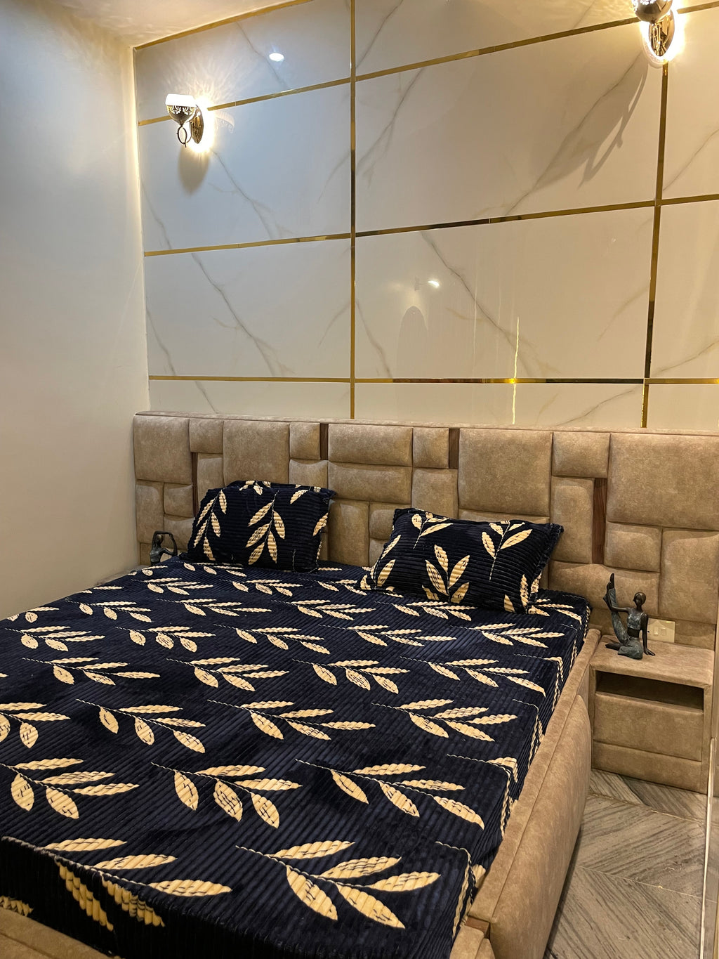 Luxe Winter Velvet Fitted Bedsheet – Navy Leaf Design