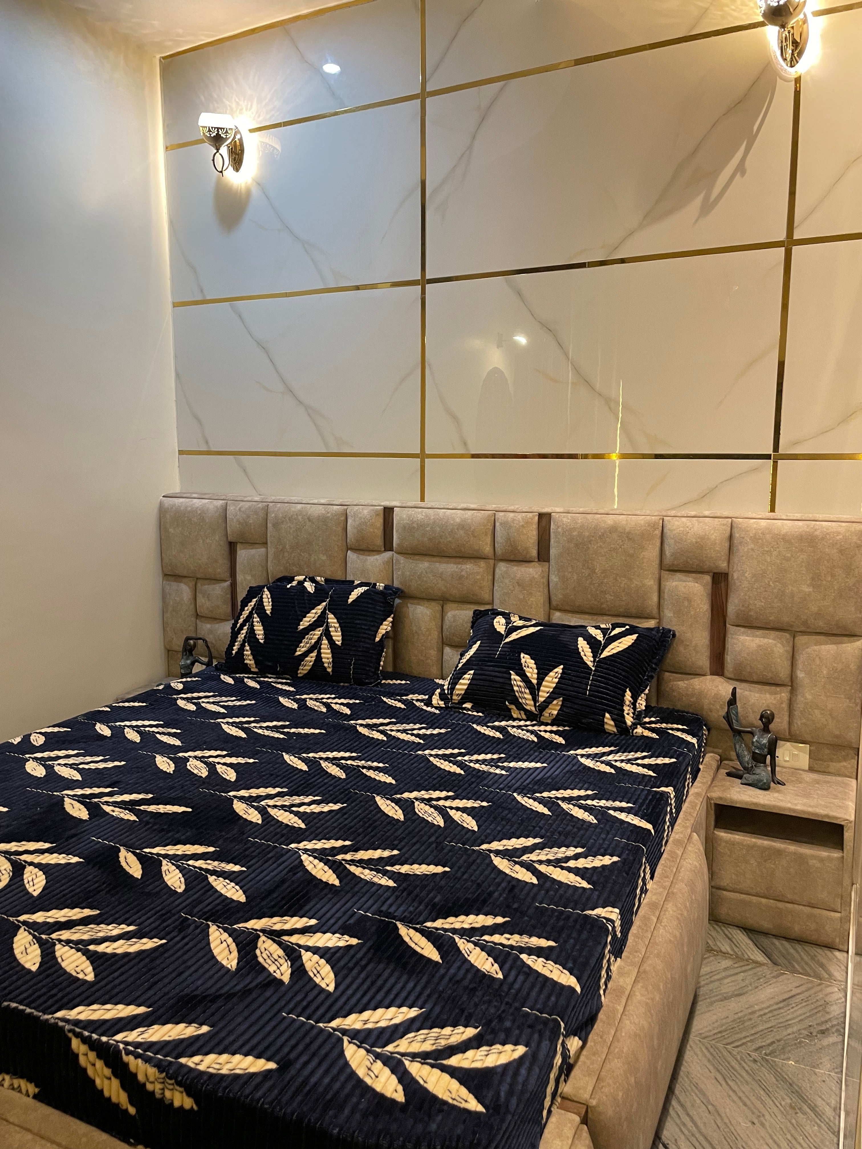 Luxe Winter Velvet Fitted Bedsheet – Navy Leaf Design