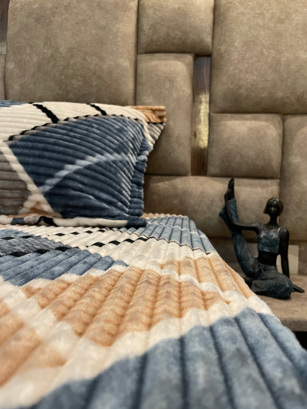 Checkered Velvet Ribbed Fitted Bedsheet Set – Blue, Beige & White | Winter Luxury Collection