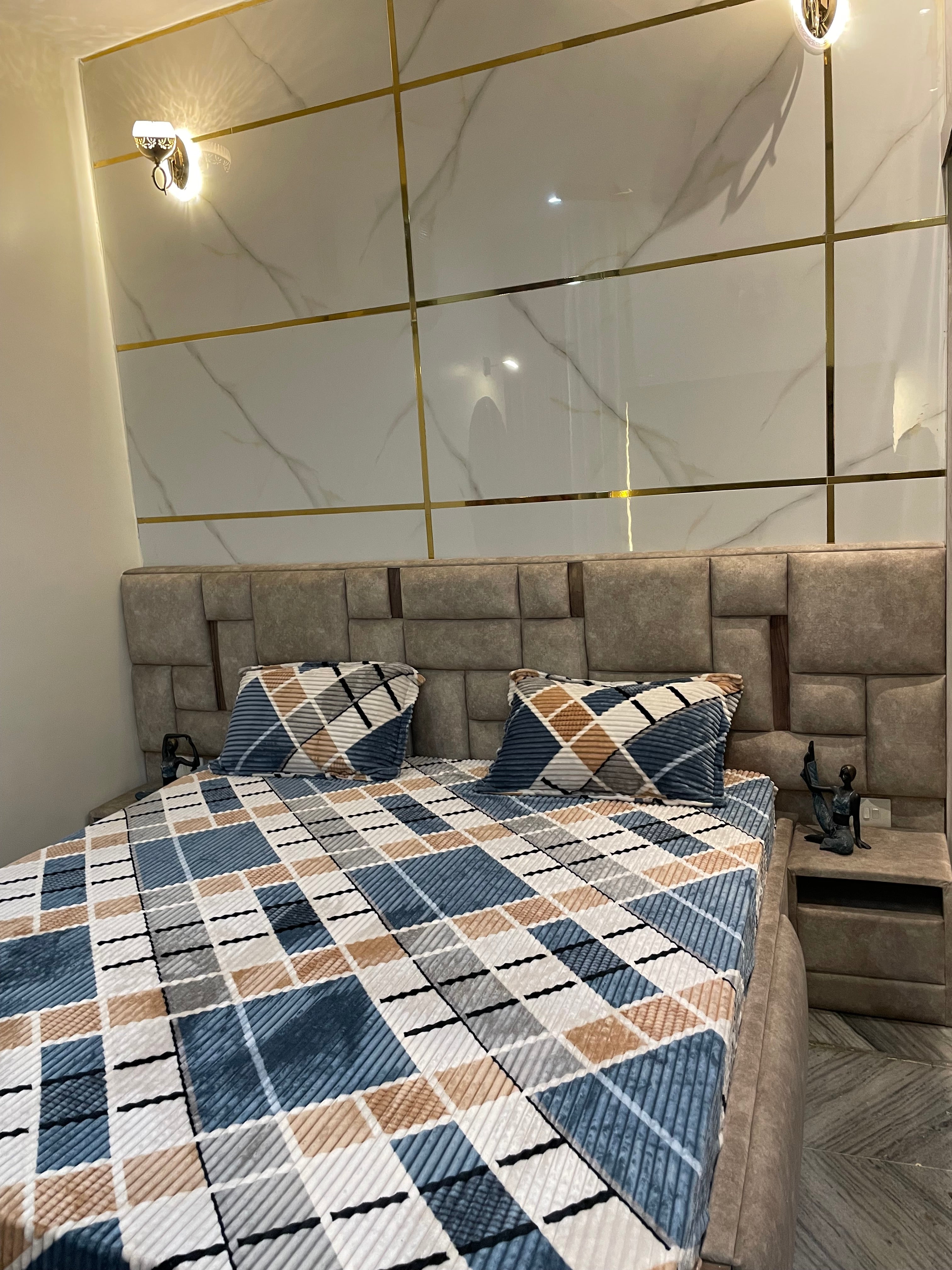 Checkered Velvet Ribbed Fitted Bedsheet Set – Blue, Beige & White | Winter Luxury Collection