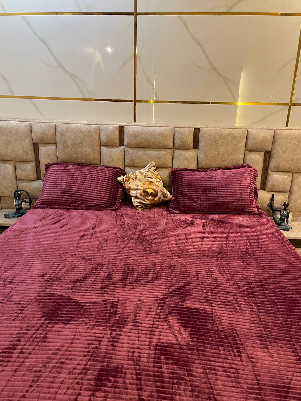 Maroon Premium Velvet Ribbed Elastic Fitted Bedsheet Set