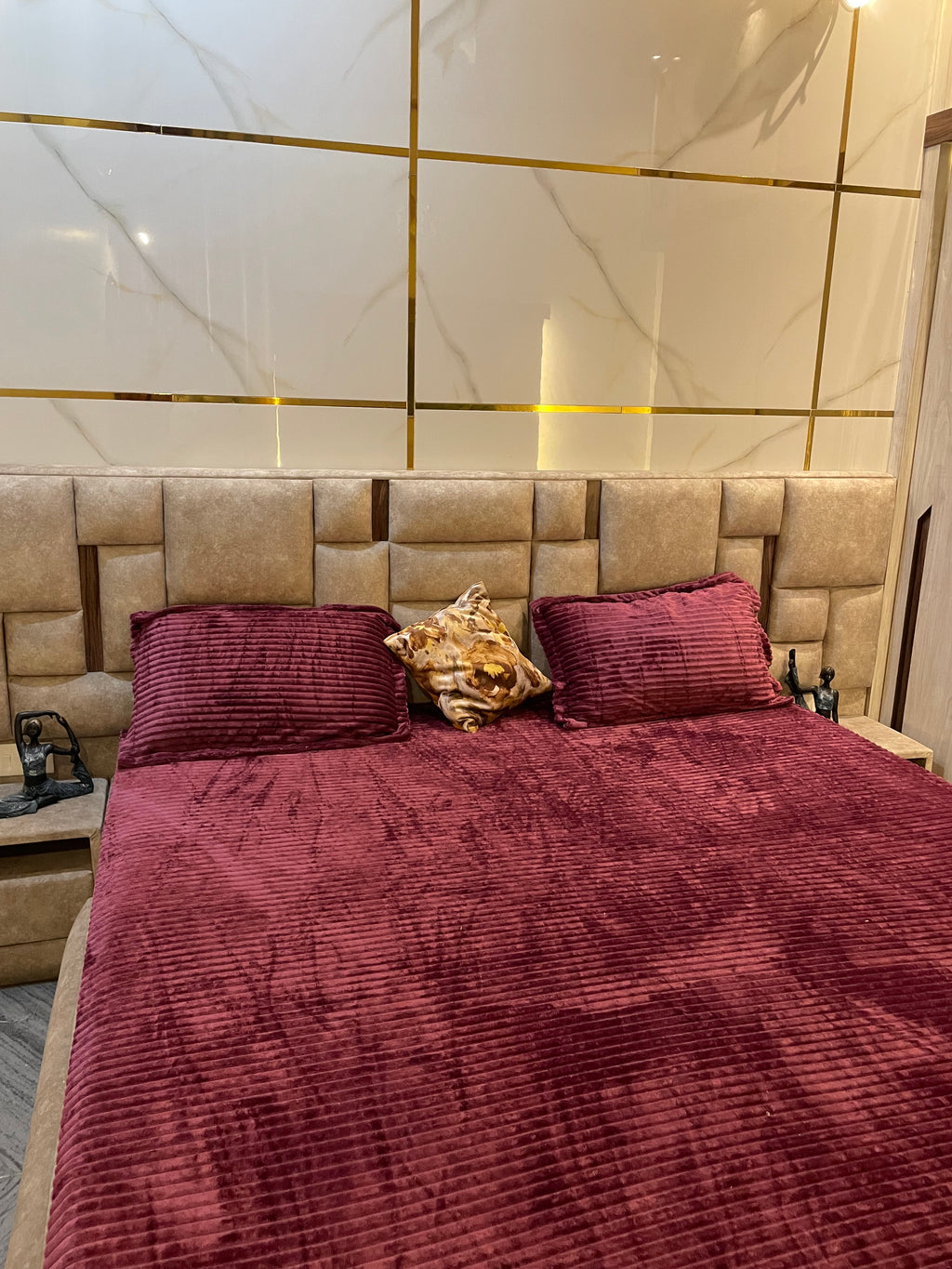 Maroon Premium Velvet Ribbed Elastic Fitted Bedsheet Set