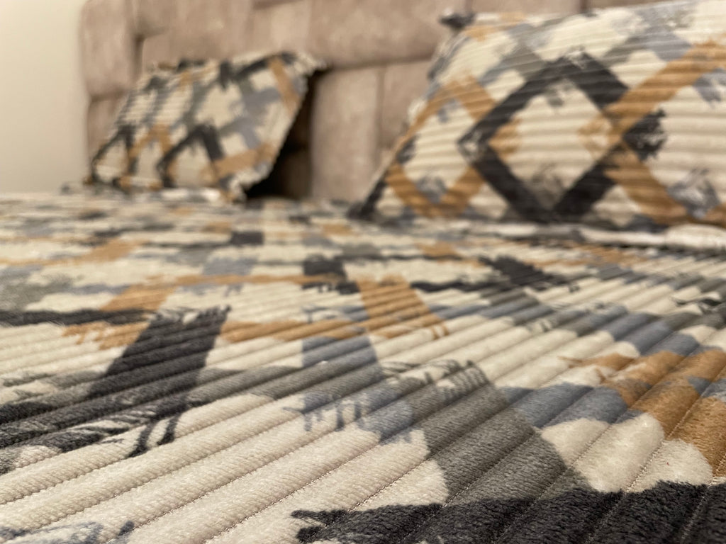 Premium Elastic Fitted Bedsheet with Pillow Covers – Modern Geometric Print