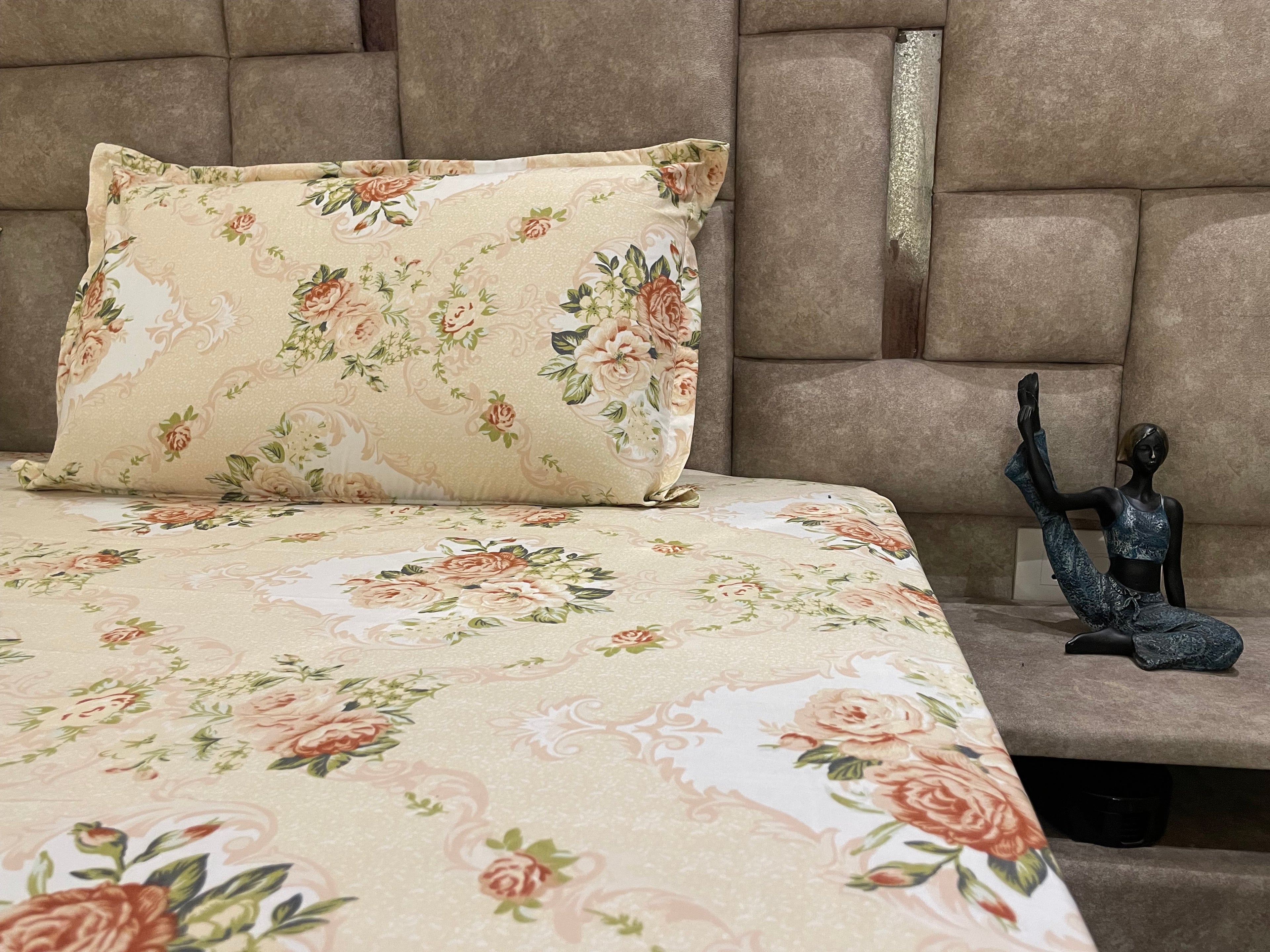 Royal Vintage Floral Elastic Fitted Bedsheet with Pillow Covers – Premium Cotton Mix