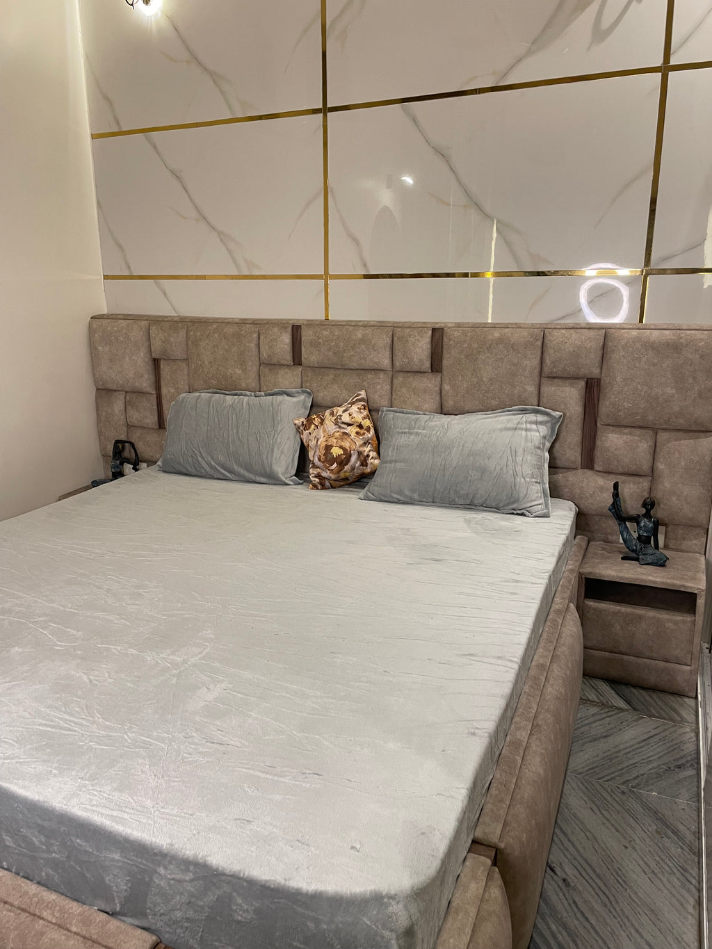 Luxury Solid Sea Green Elastic Fitted Bedsheet for King Size Bed | Soft & Wrinkle-Free Finish