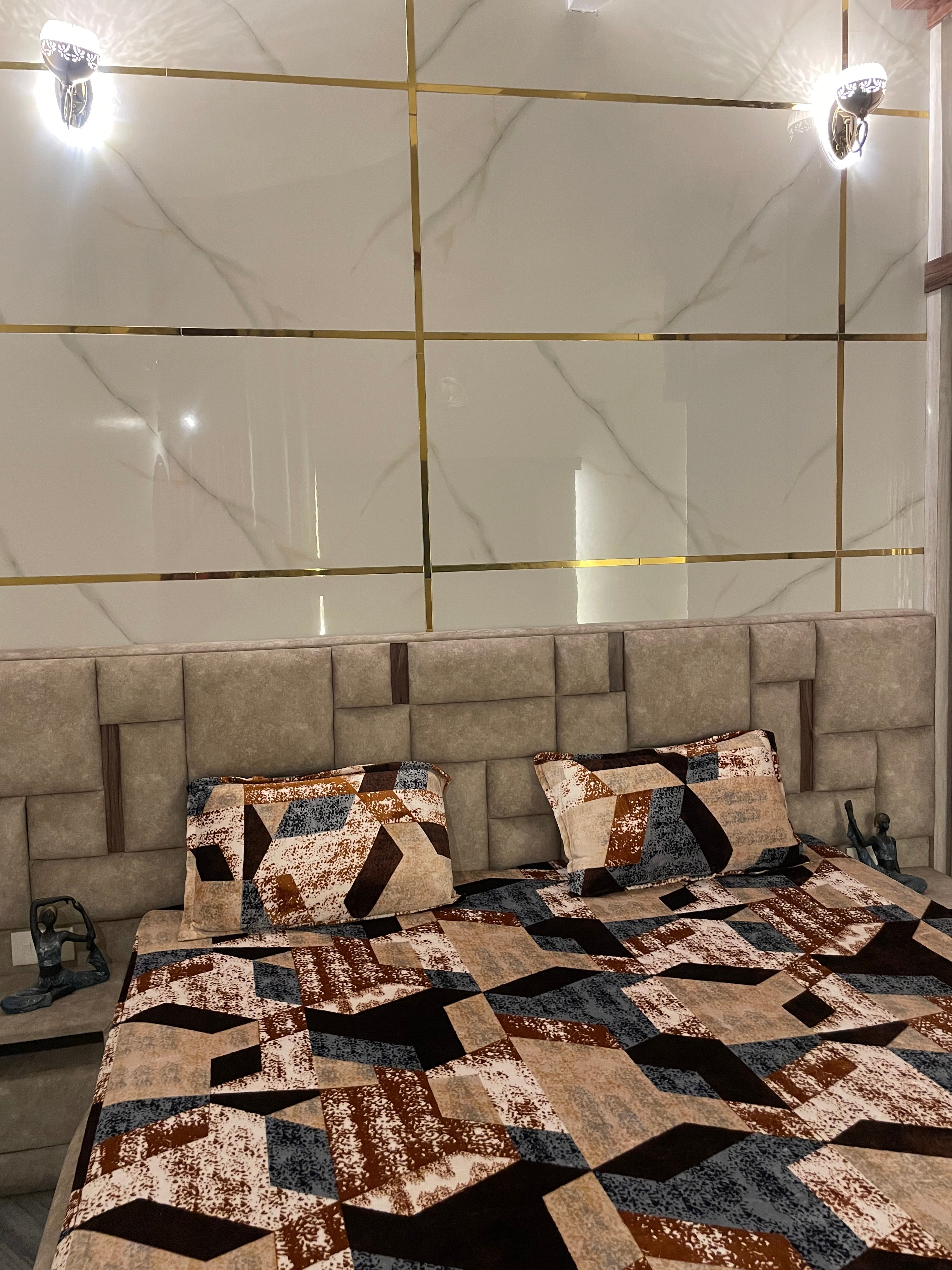 Brown Geometric Premium Velvet Fitted Bedsheet Set (Elastic Fit) – Luxury Winter Edition