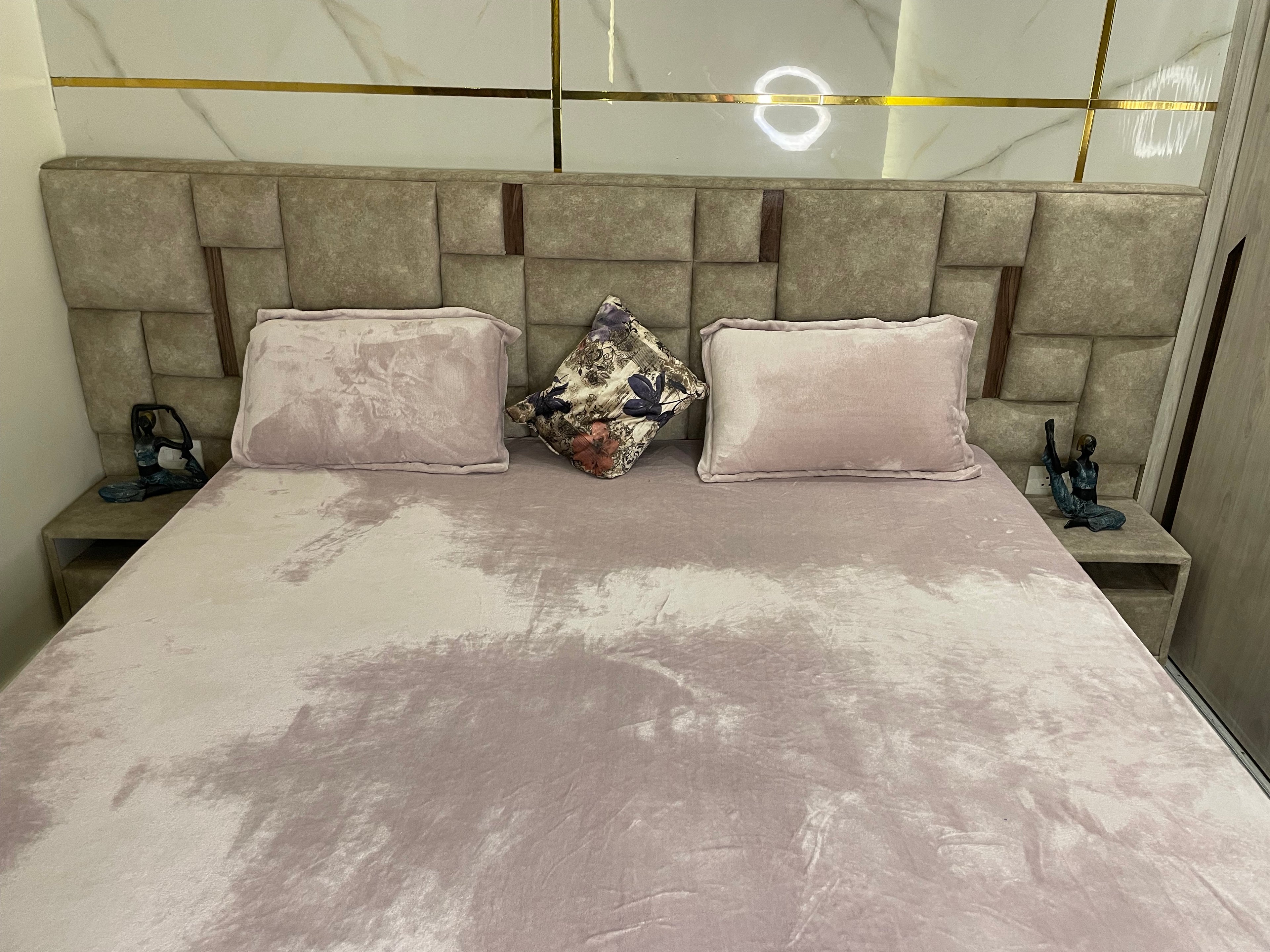 Luxury Solid Lavender Elastic Fitted Bedsheet - king size