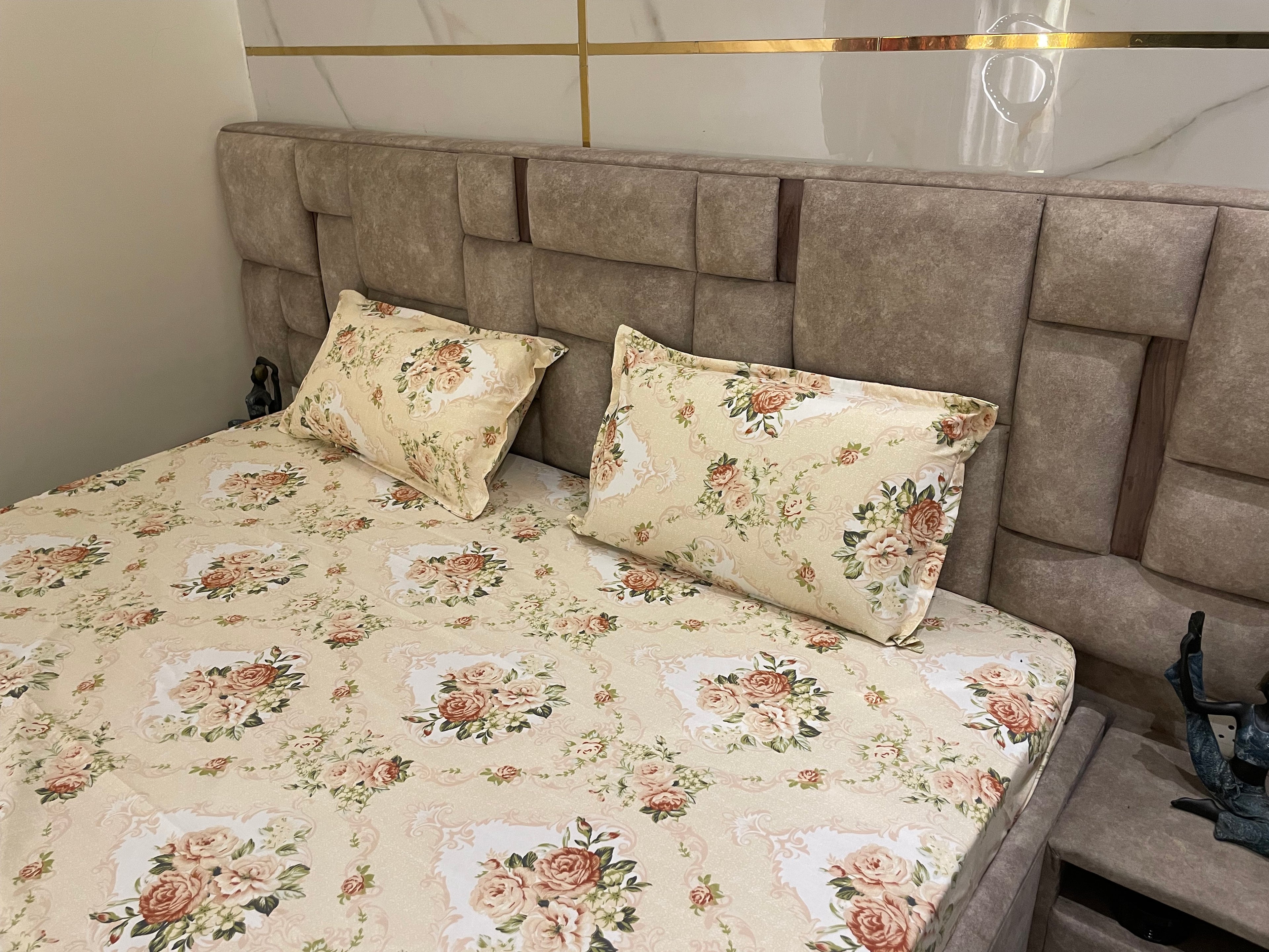 Royal Vintage Floral Elastic Fitted Bedsheet with Pillow Covers – Premium Cotton Mix