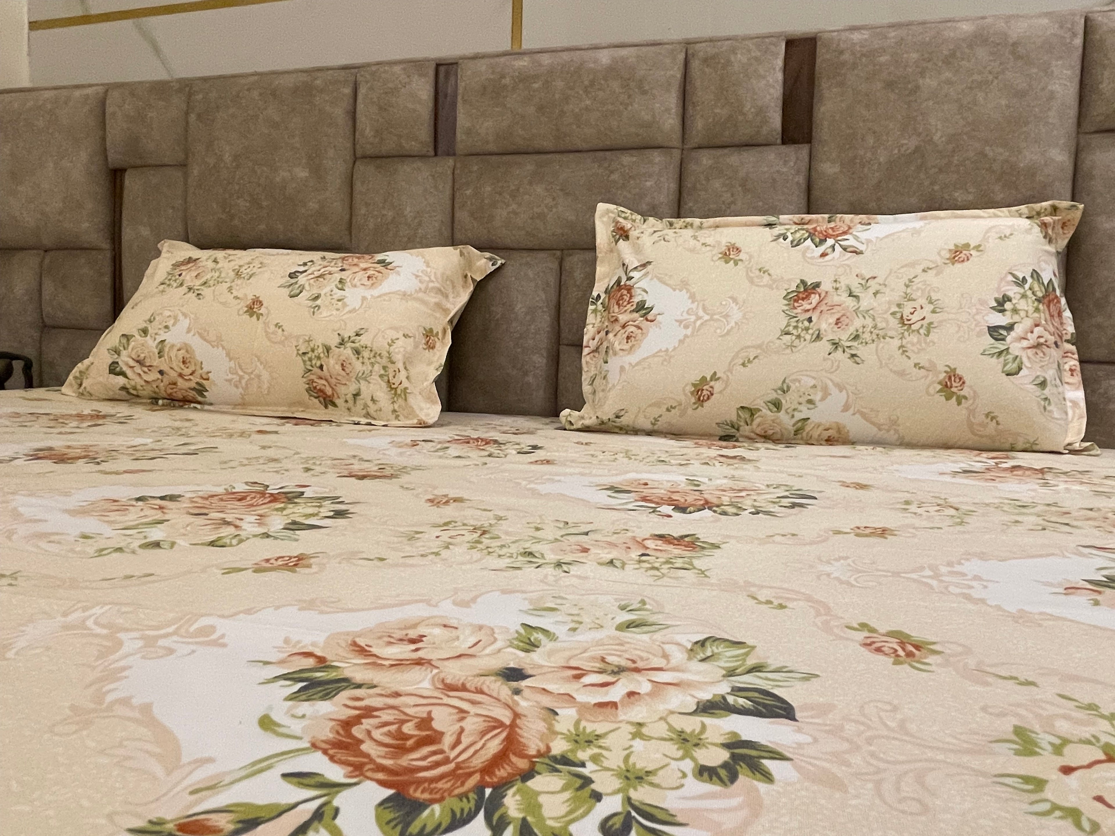 Royal Vintage Floral Elastic Fitted Bedsheet with Pillow Covers – Premium Cotton Mix