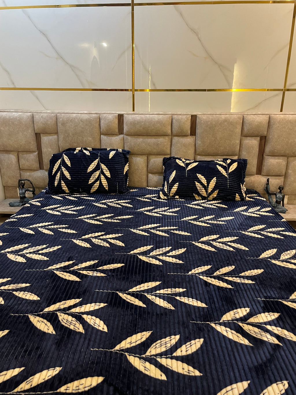 Luxe Winter Velvet Fitted Bedsheet – Navy Leaf Design