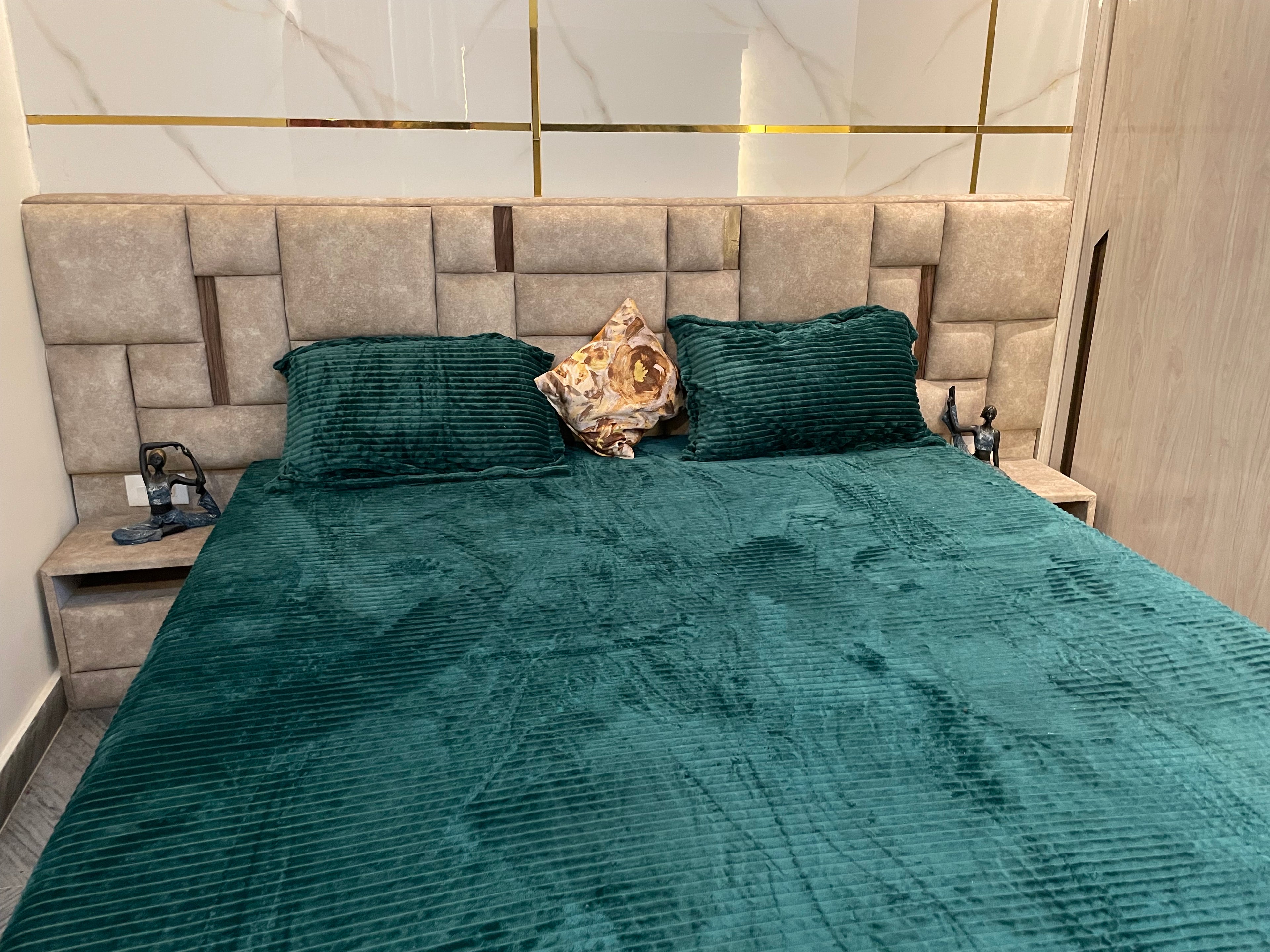 Deep Teal Premium Velvet Ribbed Fitted Bedsheet Set (Elastic Fit) – Luxury Winter Collection