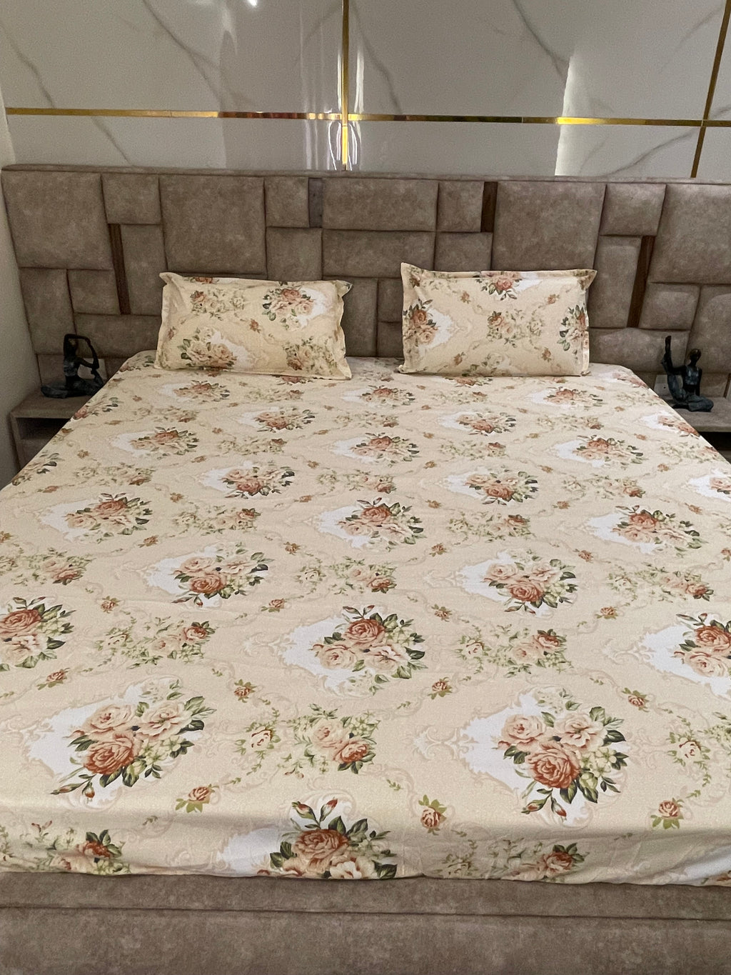 Royal Vintage Floral Elastic Fitted Bedsheet with Pillow Covers – Premium Cotton Mix