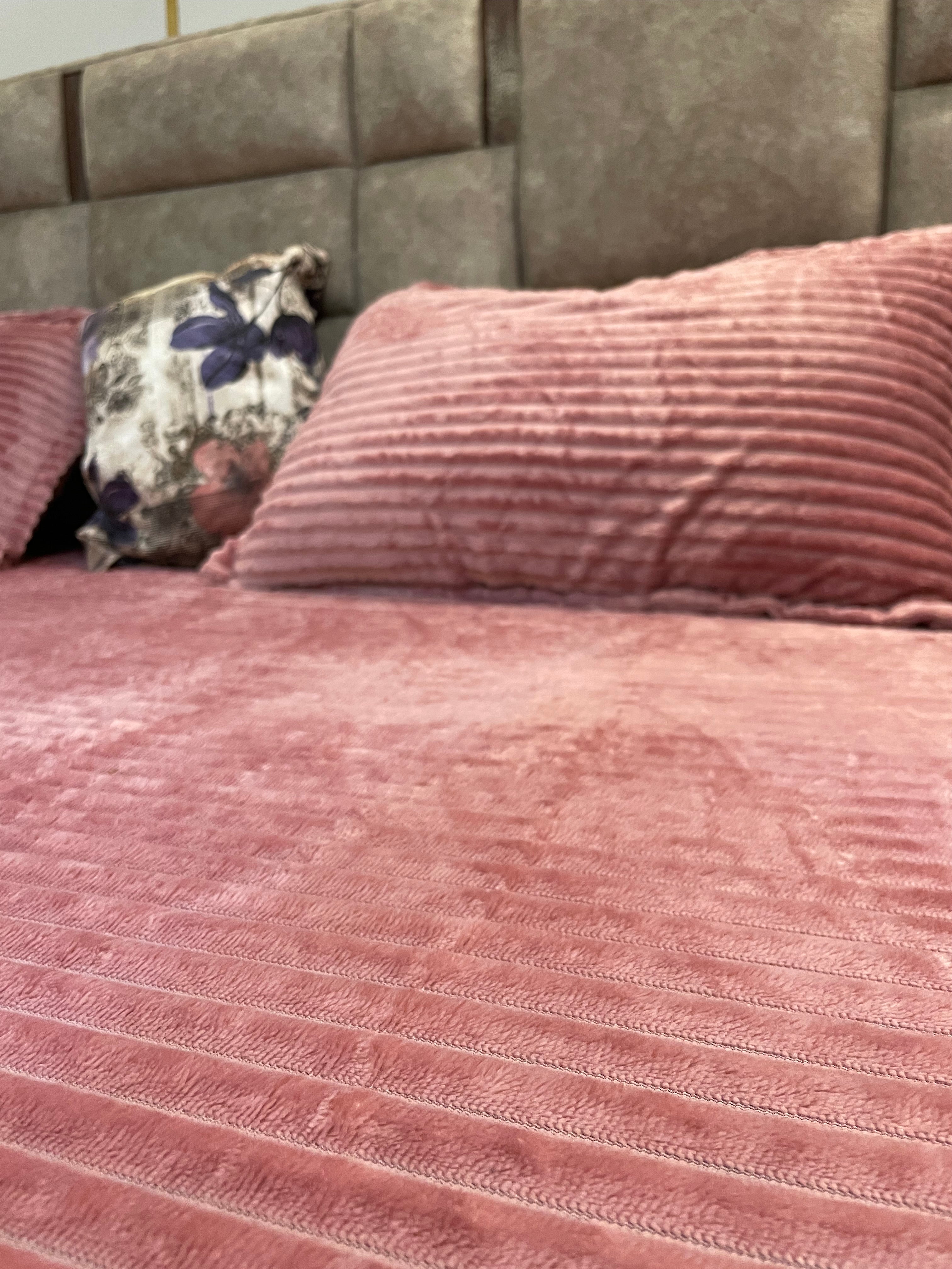 Experience premium elastic-fitted bedsheets by Fabrics by MS. 💚🛏️