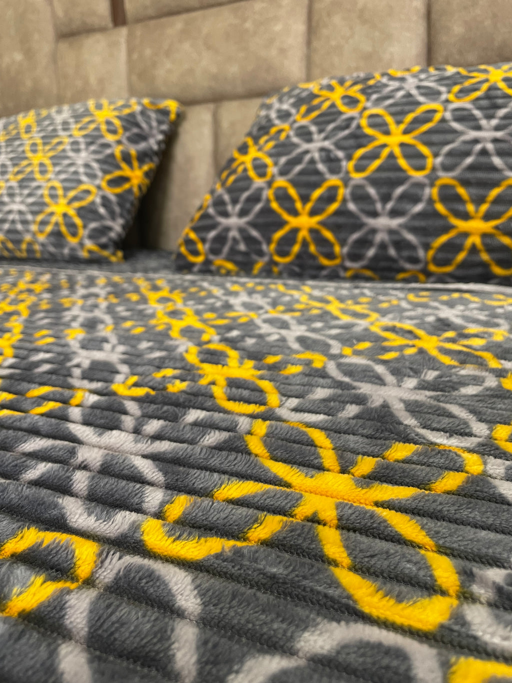 Grey yellow warm fitted bedsheet