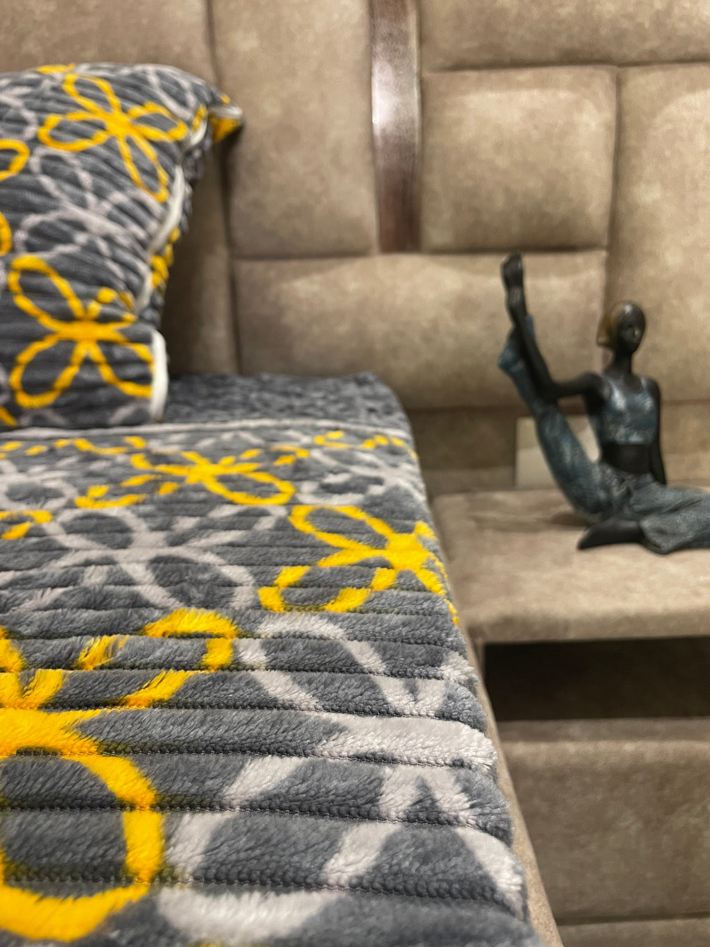 Grey yellow warm fitted bedsheet