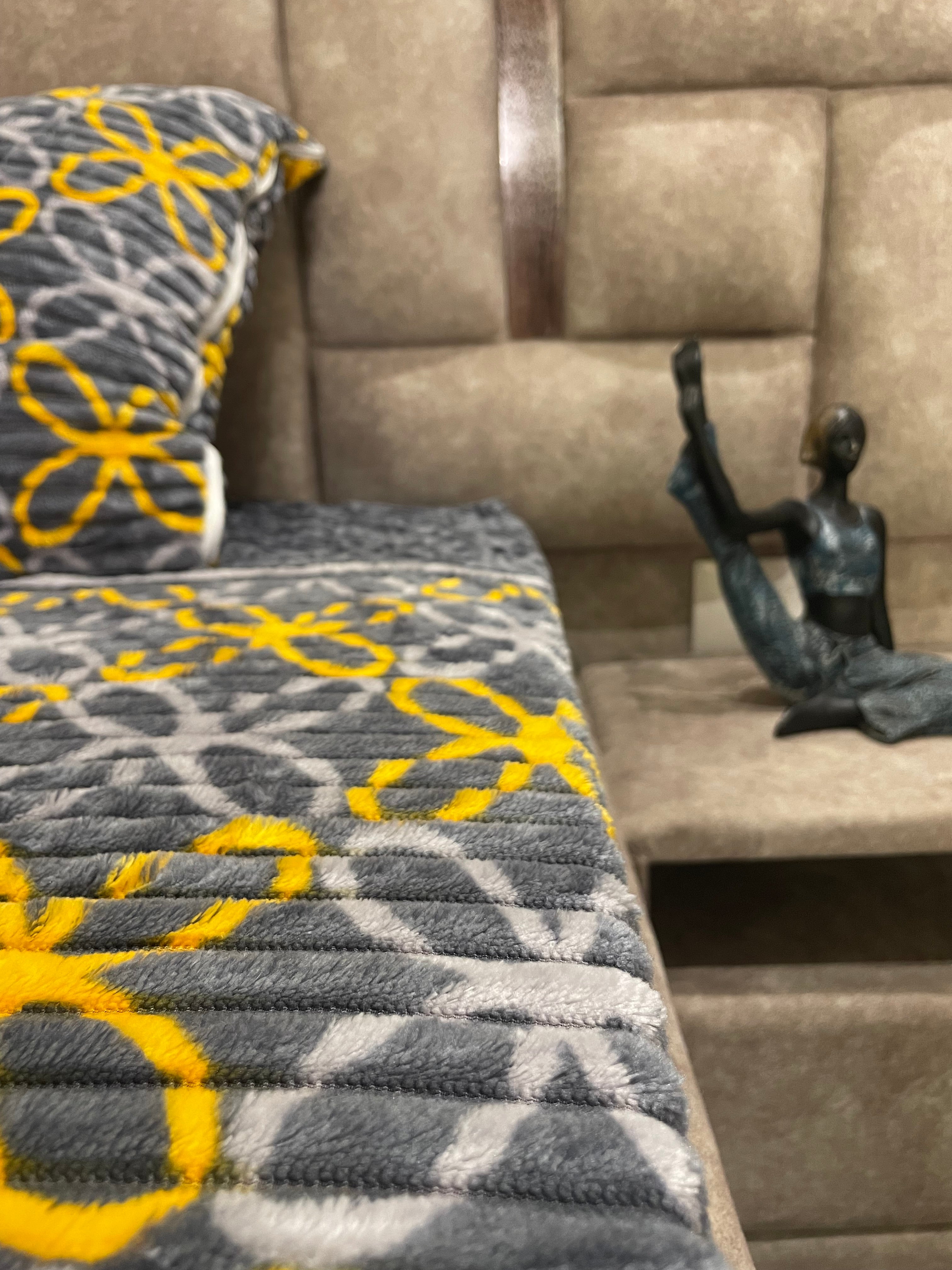 Grey yellow warm fitted bedsheet