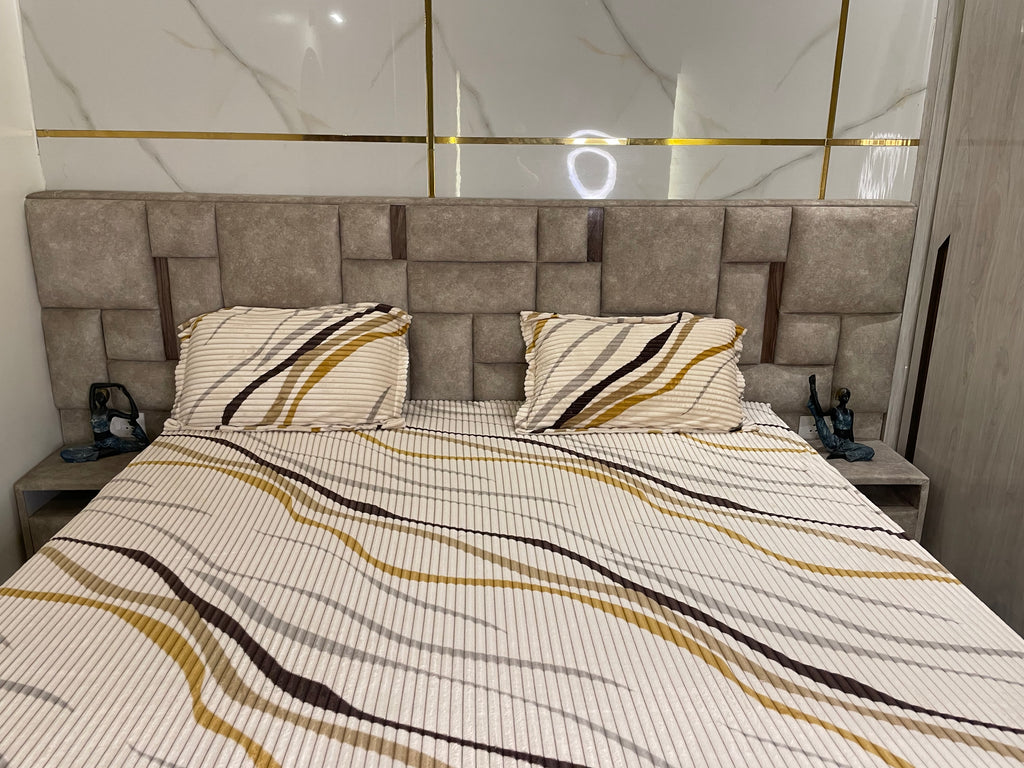 Premium Elastic Fitted Bedsheet with Pillow Covers – Elegant Stripe Design