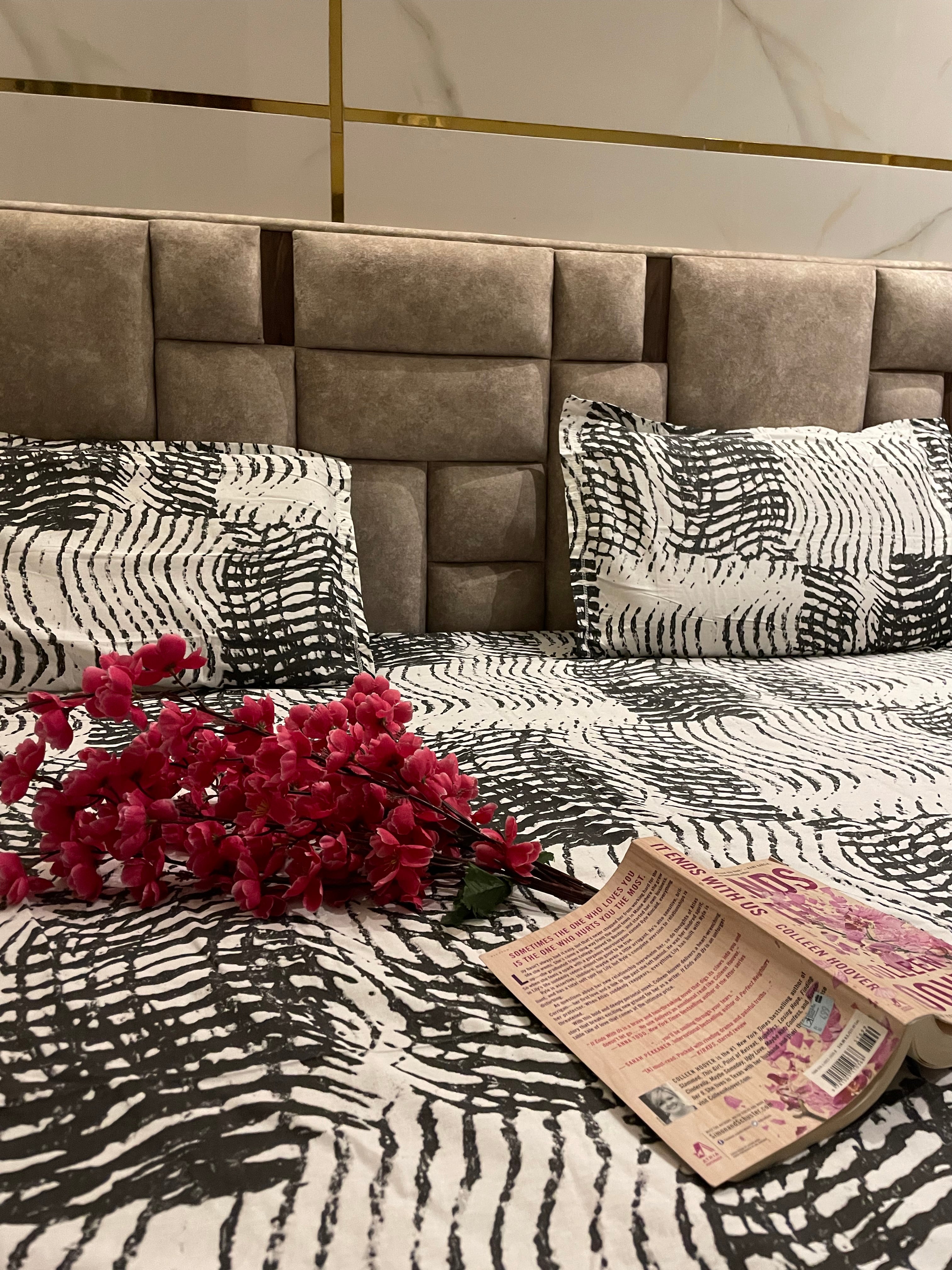 White black cotton fitted bedsheet