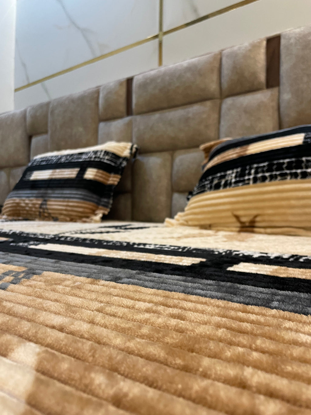 Beige & Black Leaf Print Velvet ribbed Elastic Fitted Bedsheet Set