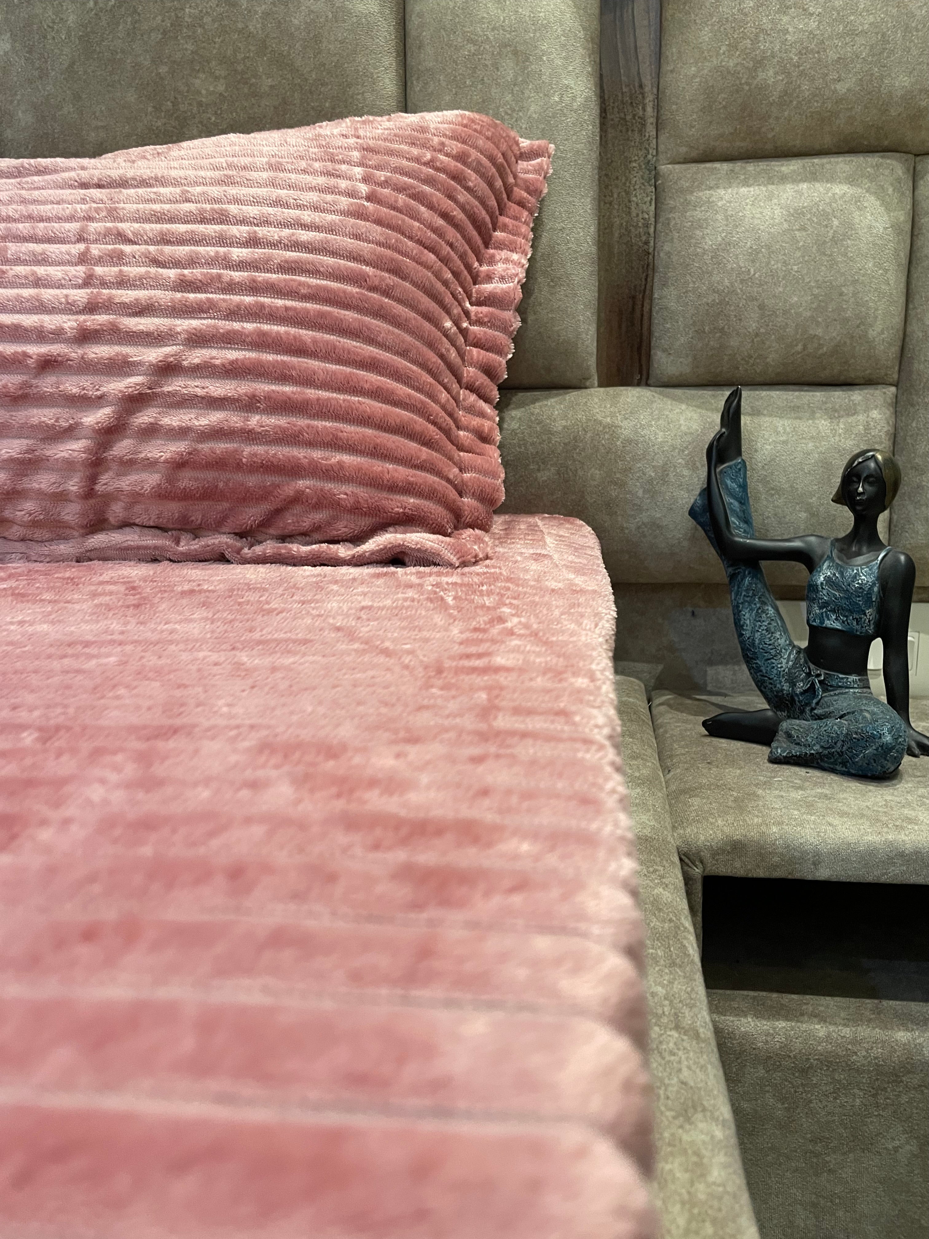 Experience premium elastic-fitted bedsheets by Fabrics by MS. 💚🛏️