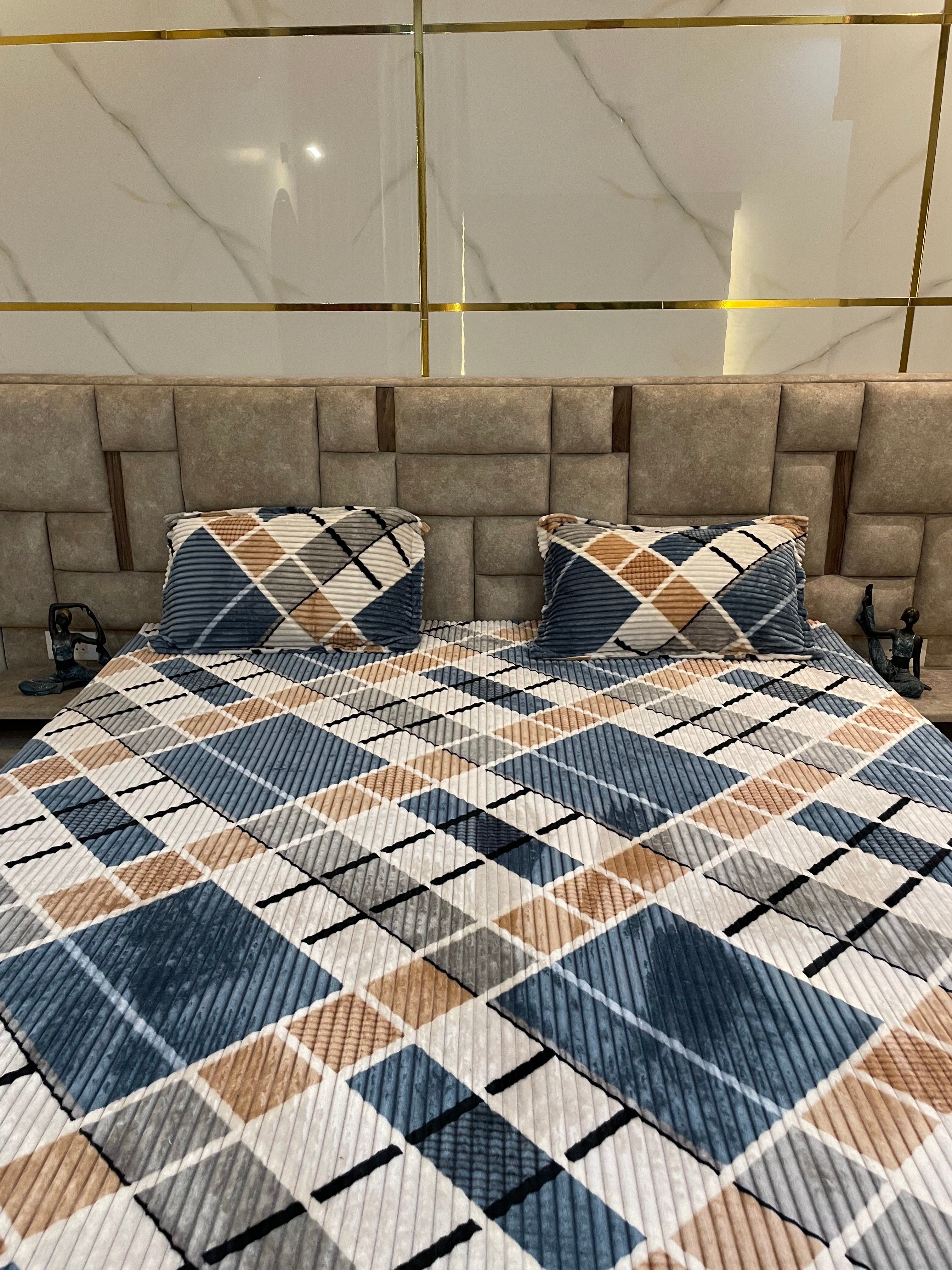 Checkered Velvet Ribbed Fitted Bedsheet Set – Blue, Beige & White | Winter Luxury Collection