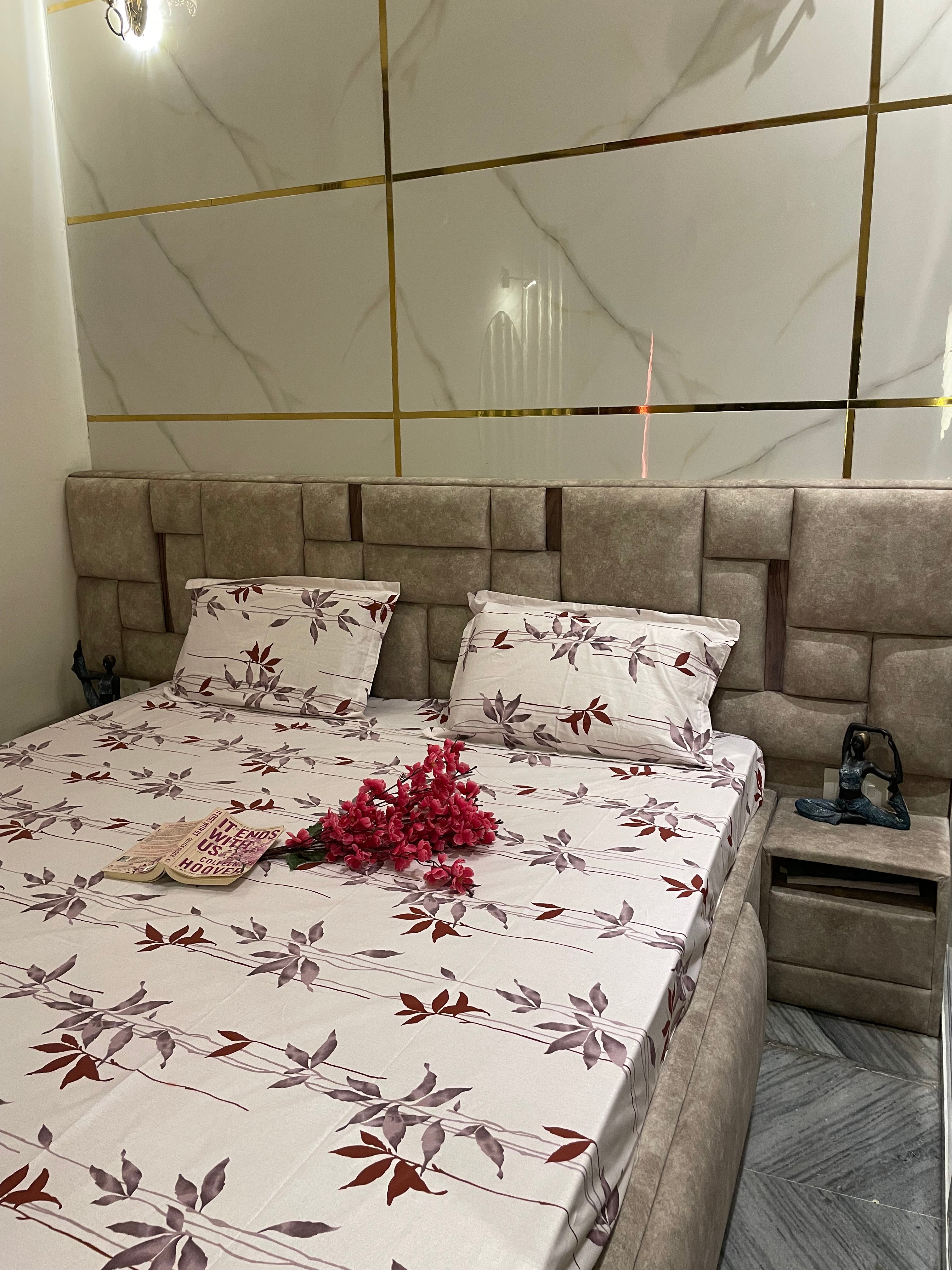 White pink foral cotton fitted bedsheet