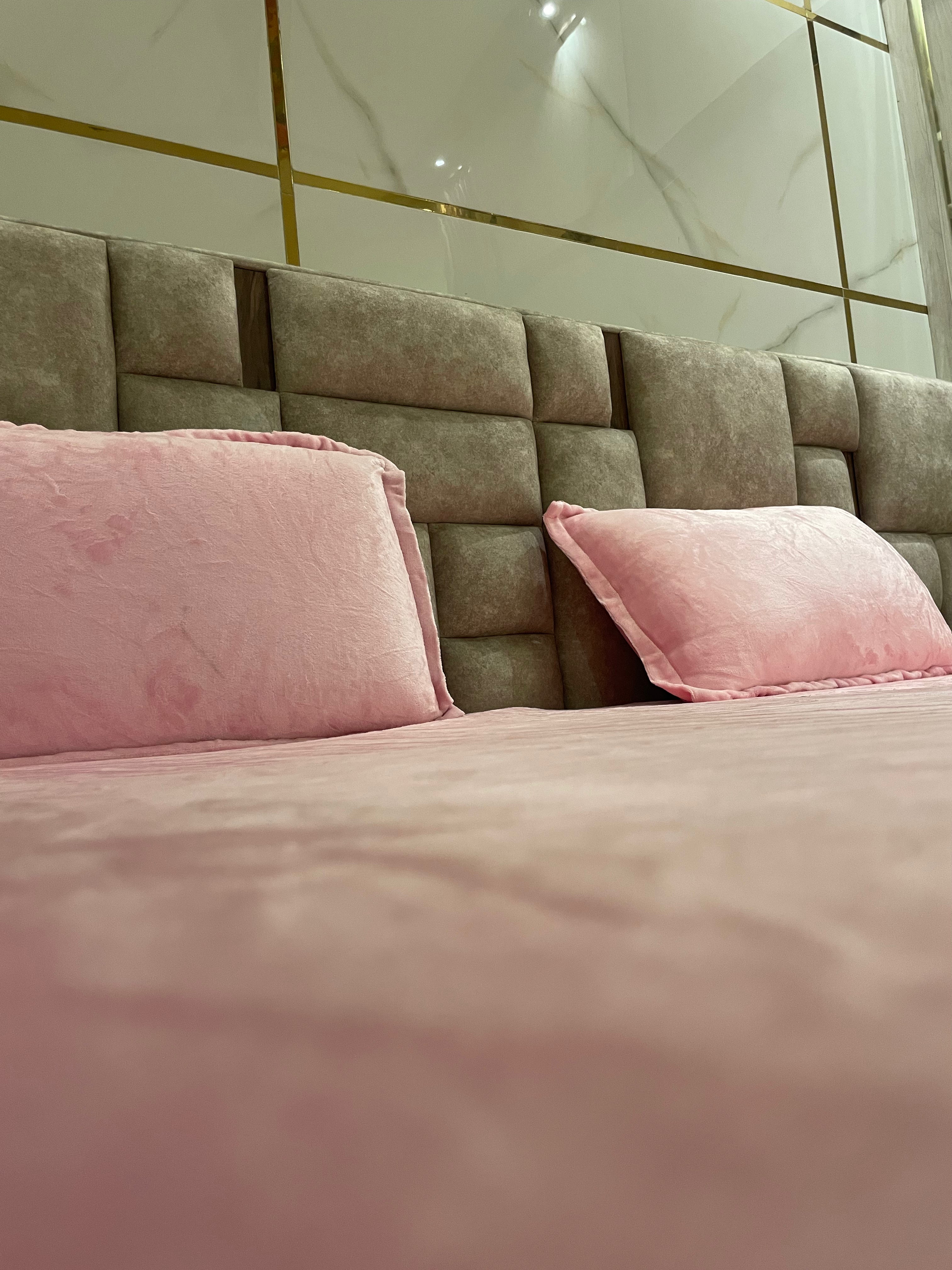 Luxury Pink Plush Fitted Bedsheet with Pillow Covers – Winter Edition