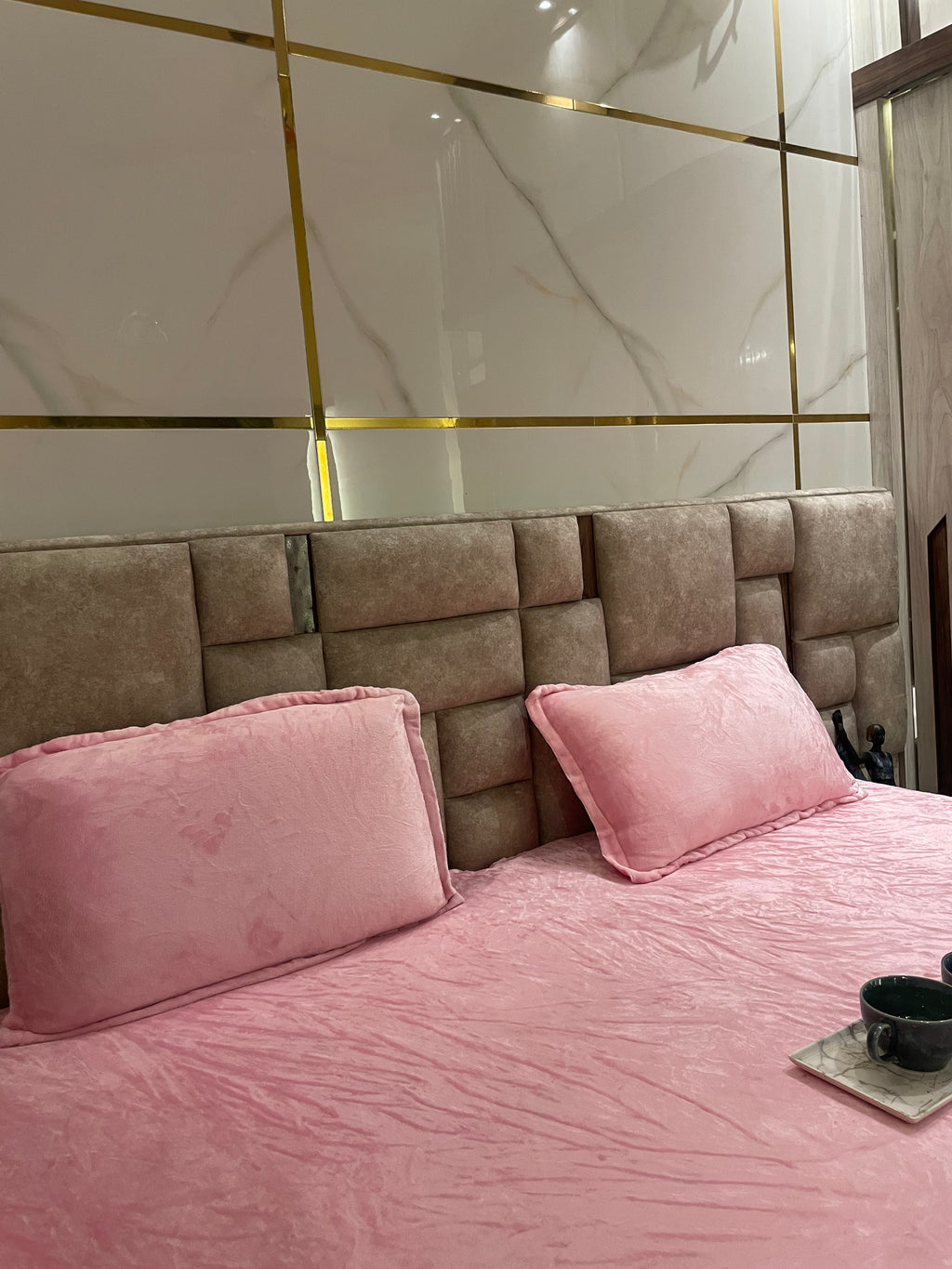 Luxury Pink Plush Fitted Bedsheet with Pillow Covers – Winter Edition