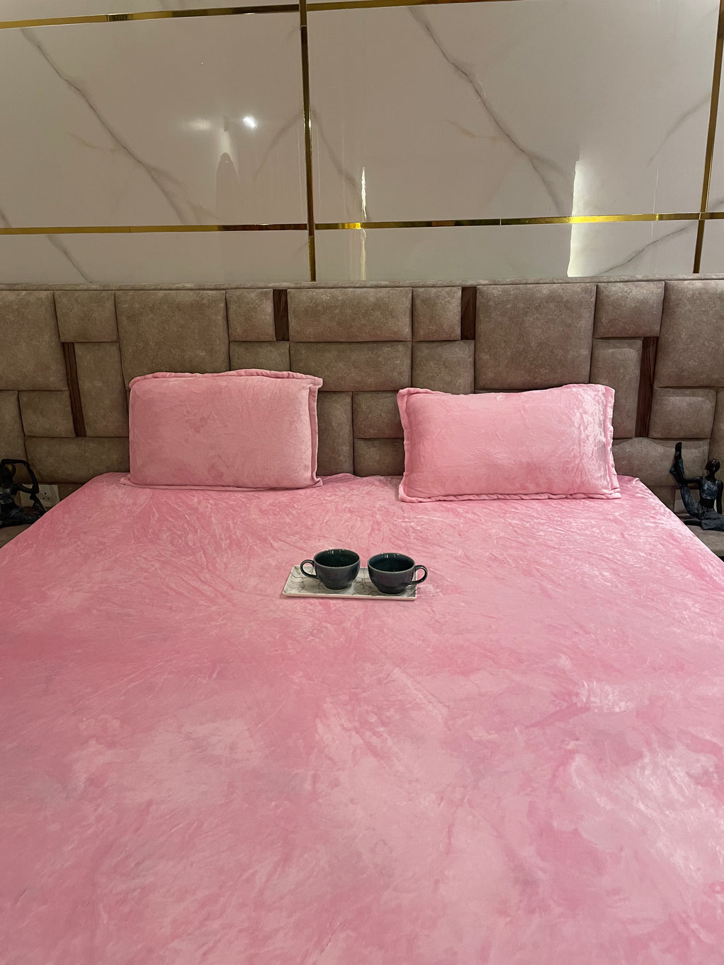 Luxury Pink Plush Fitted Bedsheet with Pillow Covers – Winter Edition