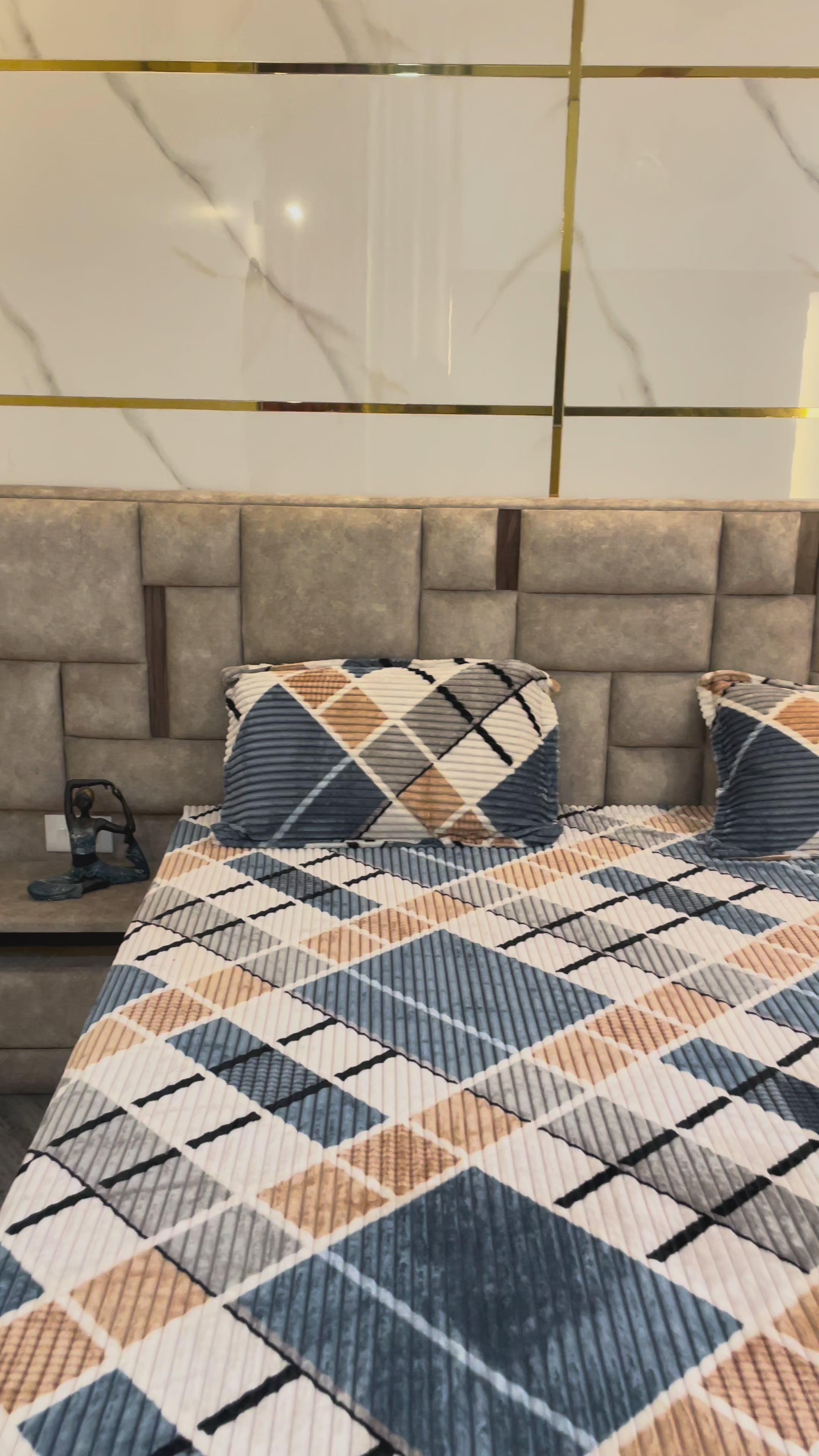 Checkered Velvet Ribbed Fitted Bedsheet Set – Blue, Beige & White | Winter Luxury Collection