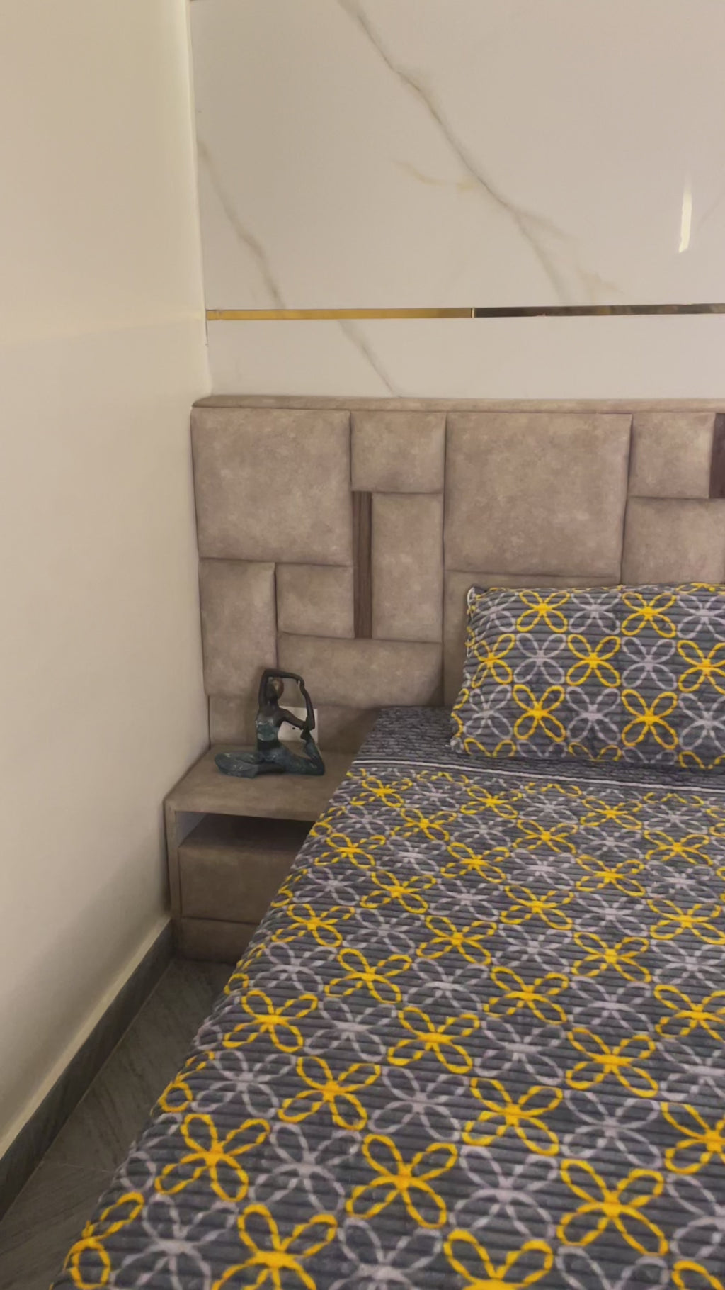 Grey yellow warm fitted bedsheet